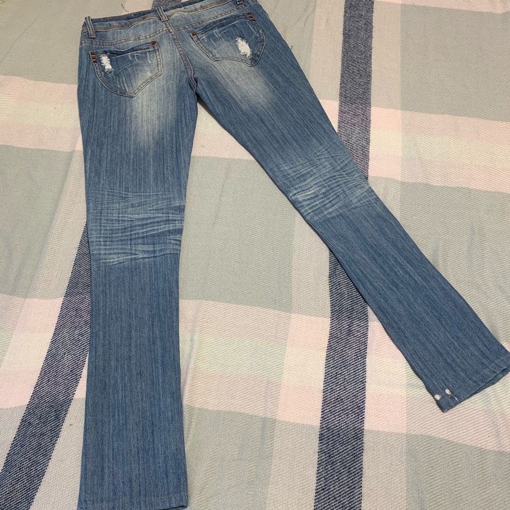 DOLLHOUSE Ripped Jeans - Picture 7 of 11